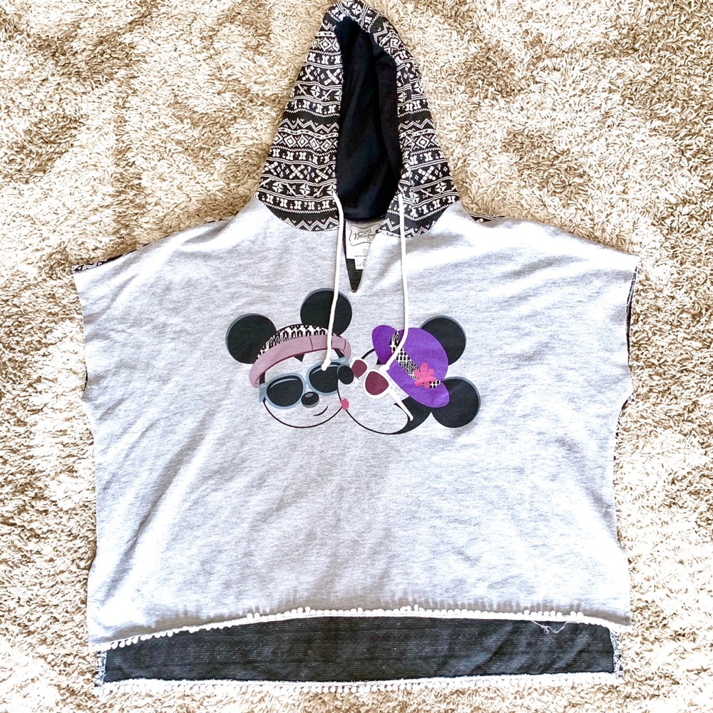 Disney Boutique Mickey & Minnie Mouse Aztec Graphic Top Disneyland hooded Y2K